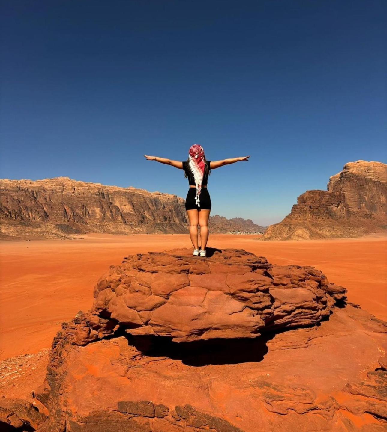 Wadi Rum Anwar Luxury Camp Exterior photo