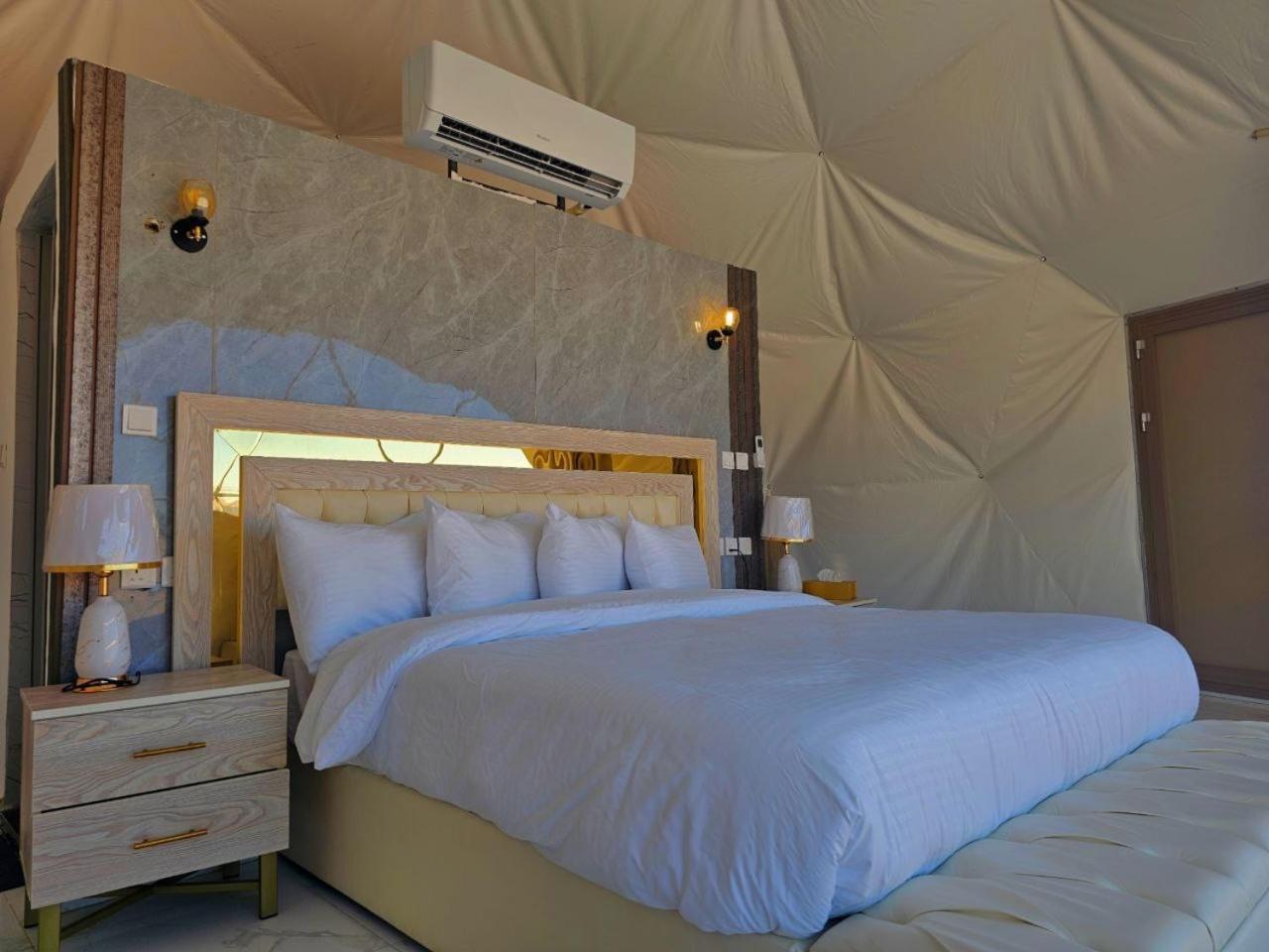 Wadi Rum Anwar Luxury Camp Exterior photo